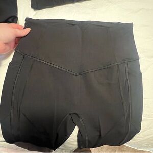 Lululemon 28” pockets - black